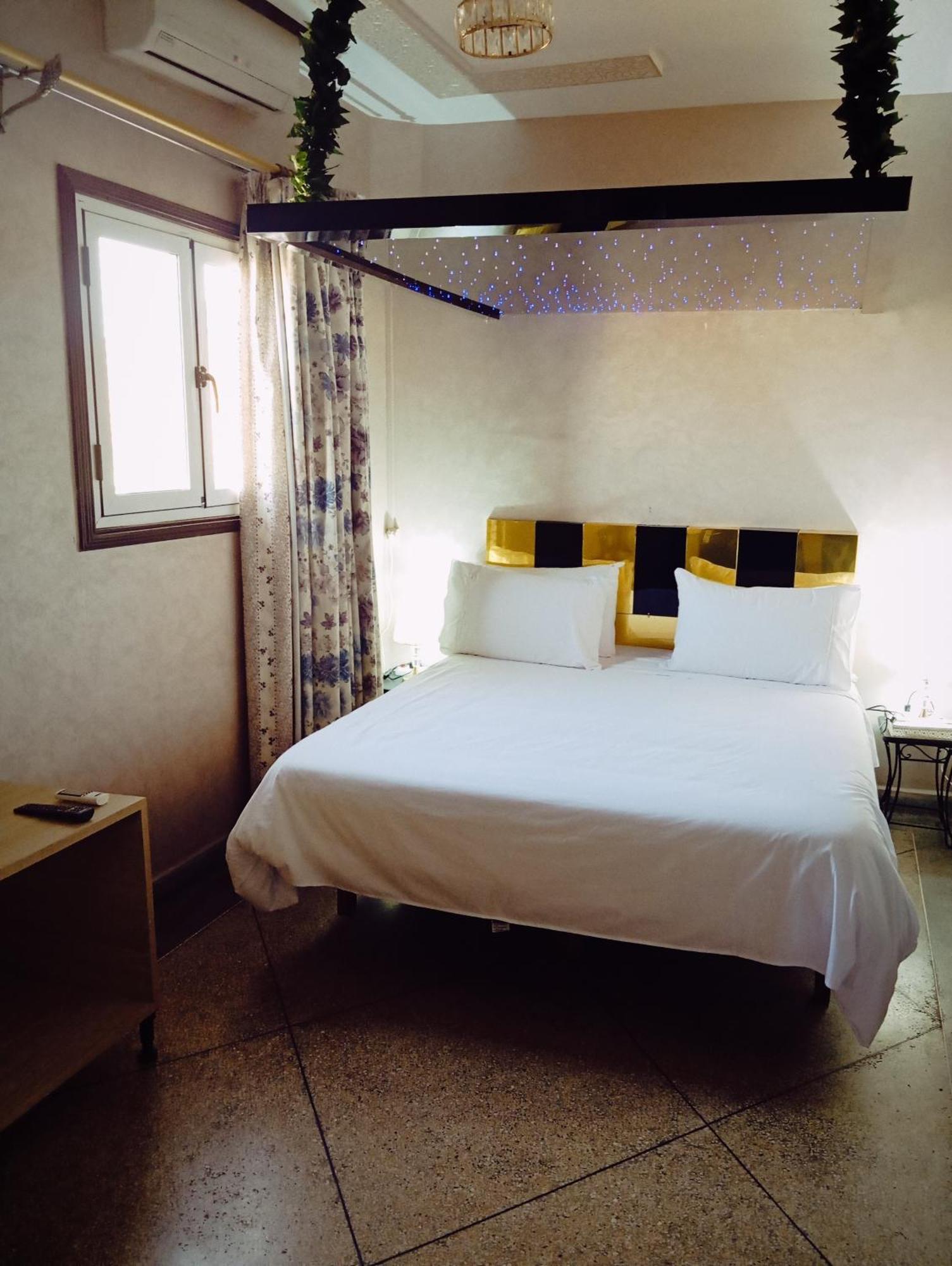 Hotel Lahlou Riad Cafeteria ウジダ エクステリア 写真